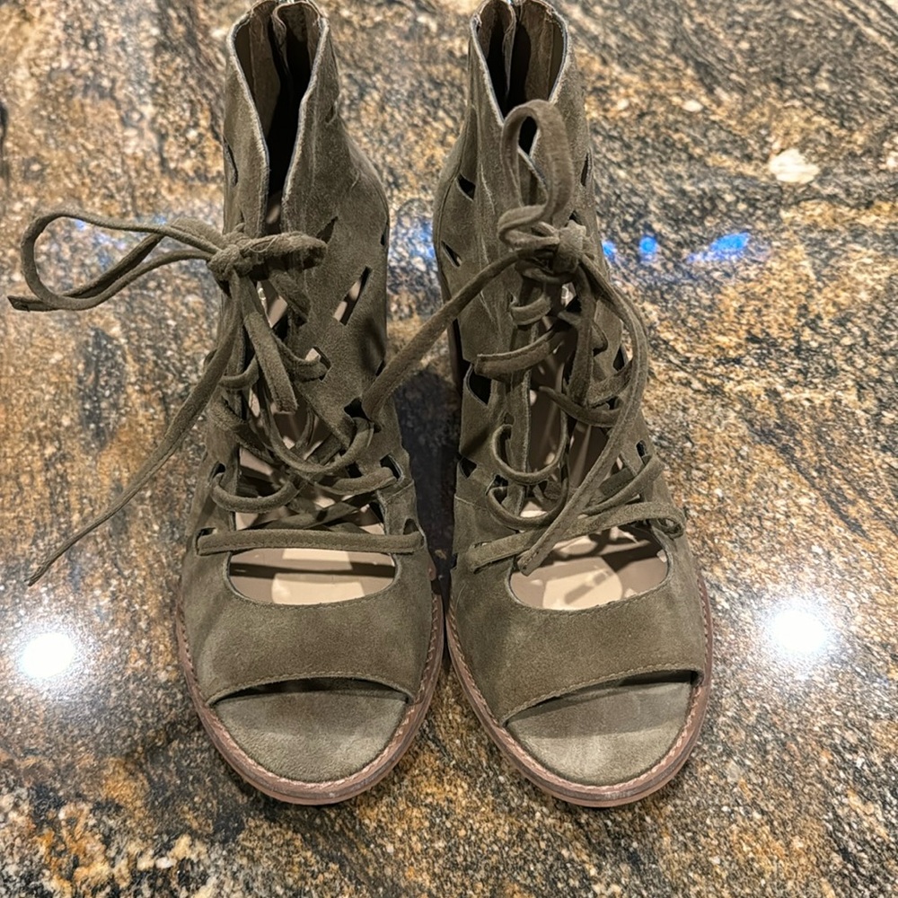 Vince Camino size 8 lace up/zip up open toed suede heels. Goes with everything!